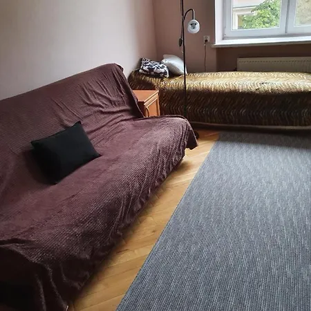 Stary Mokotow Blisko Metra Nie Ma Wynajmu Dlugoterminowego Najdluzszy To 2 Tygodnie